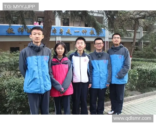 热烈祝贺昆明市体育校园运送运动员余迪昊荣获全国第十五届运动会功夫套路竞赛男人南拳、南刀、南棍万能第二名